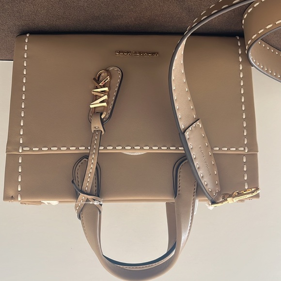 Micheal kors gigi leather camel cross body bag - Picture 5 of 9